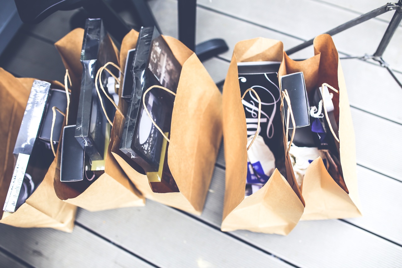 gift-brown-shopping-market