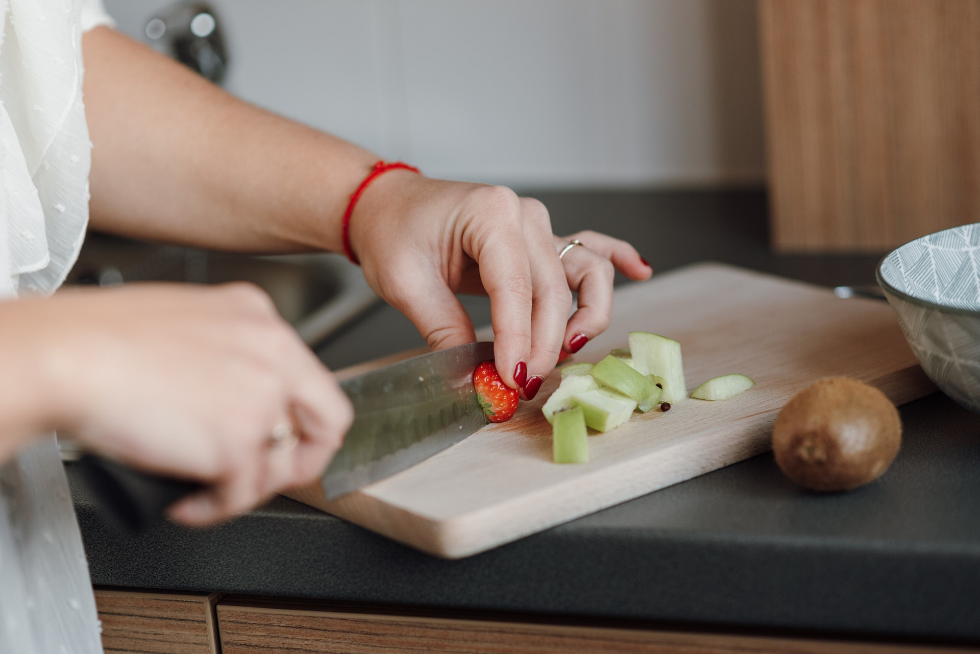 6 Advantages of Working with a Nutrition Coach to Lose Weight