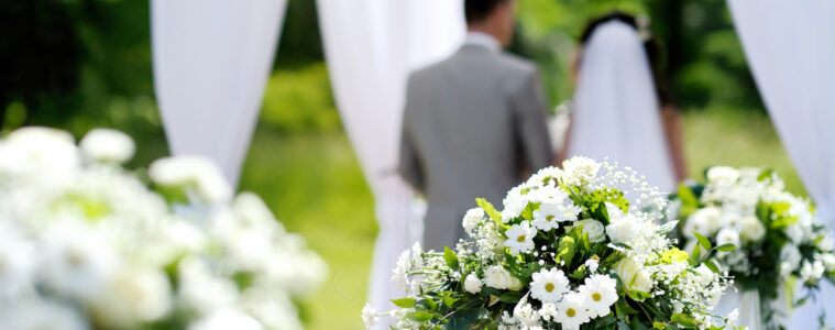 Four Tips for Picking an Outdoor Wedding Dress