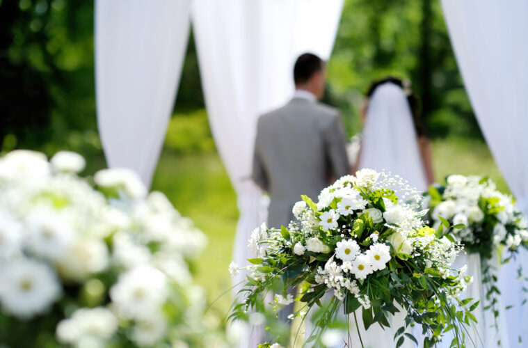 Four Tips for Picking an Outdoor Wedding Dress