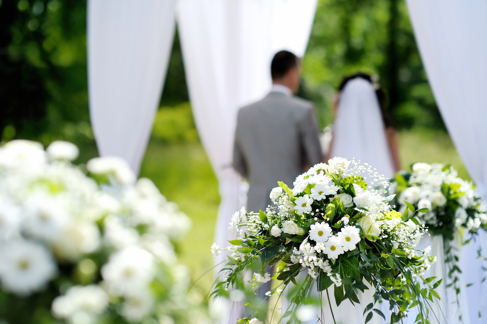 Four Tips for Picking an Outdoor Wedding Dress