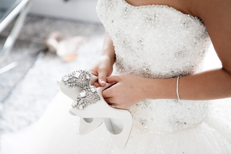 4 Ways to Know Which Kind of Wedding Dress Will Look Best On You