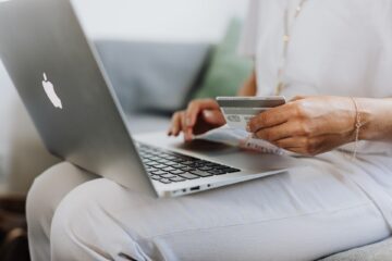 4 Reasons Shopping Online Can Actually Save You Money
