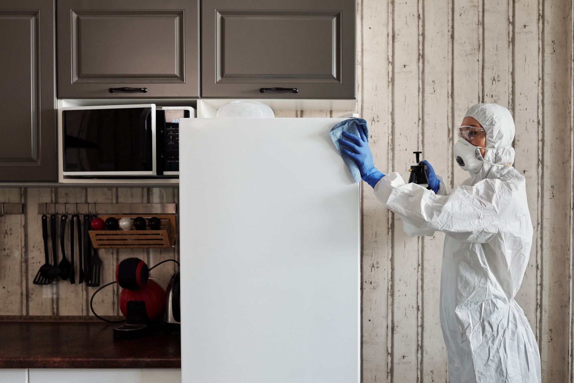 4 Ways How Using Wood Preserver Sprays at Home Saves You Money