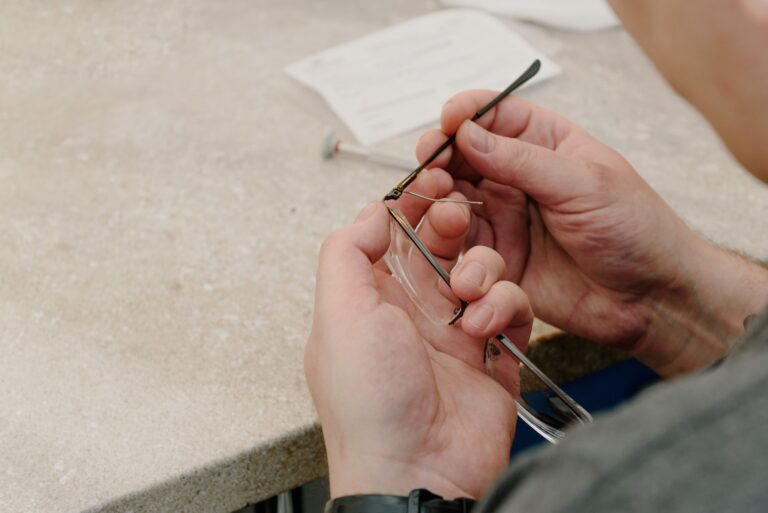 3 Budget-Friendly Tips to Know When Your Eyeglasses Break