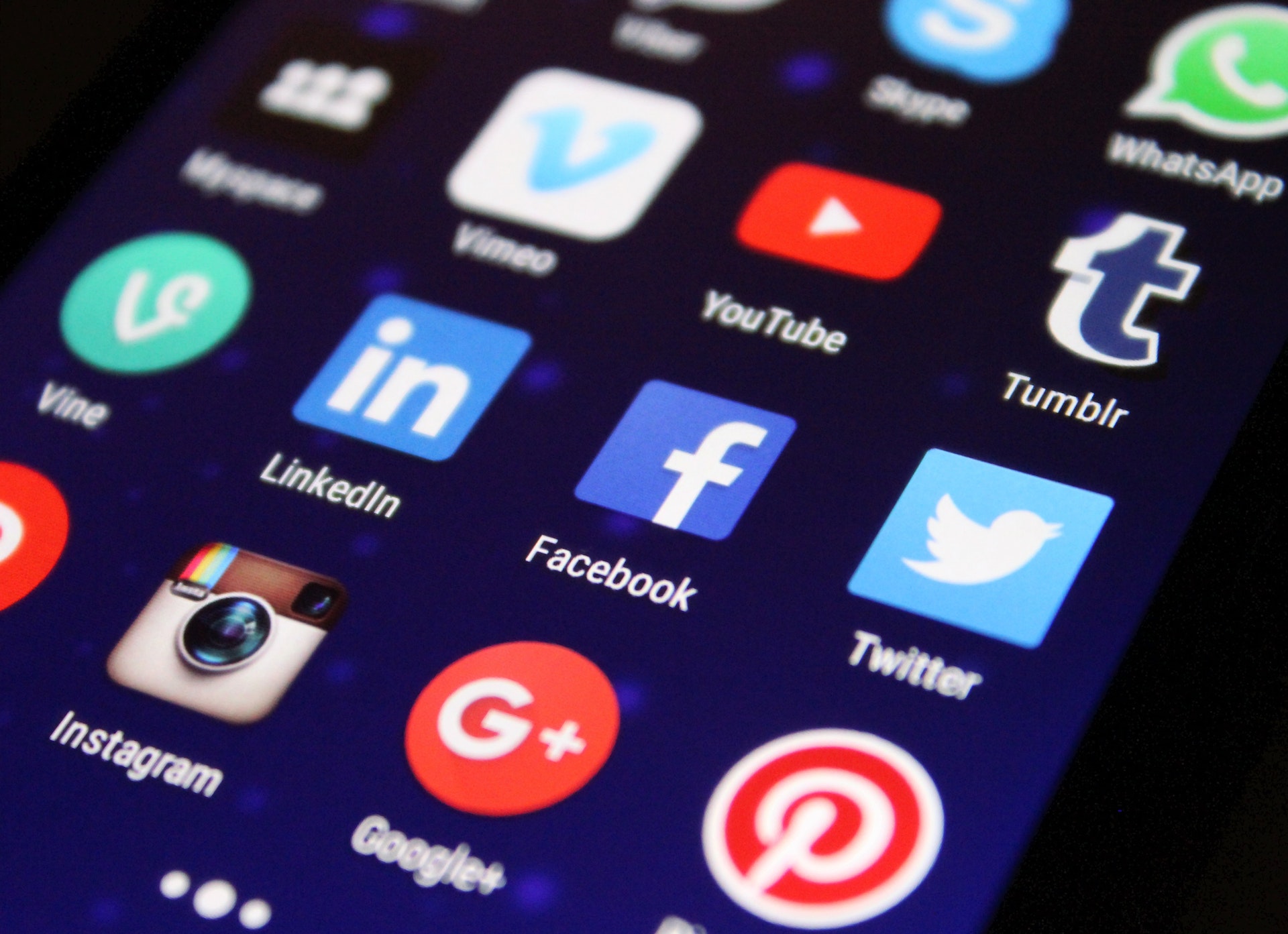 8 Important Reasons Every Business Needs to Use Social Media