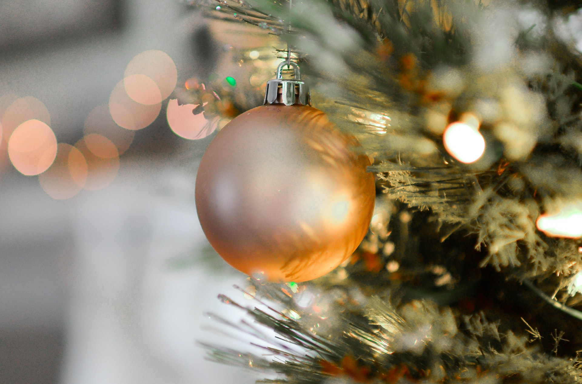 8 Advantages of Buying Holiday Décor in the Off Season