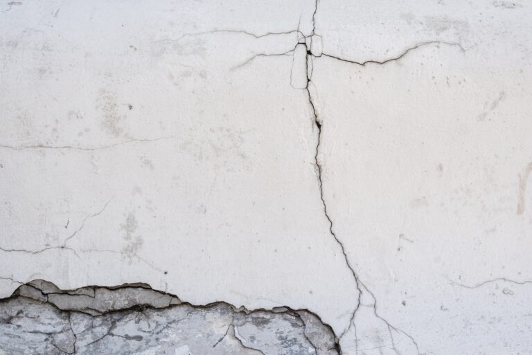6 Building Signs You Need to Consult With a Structural Engineer