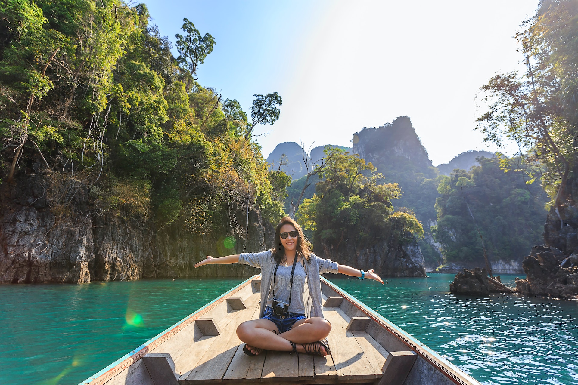6 Expert Ways to Save Money When on a Family Vacation