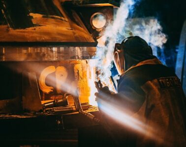 4 Expert Tips for Finding Affordable Welding Safety Equipment