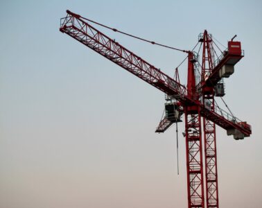 3 Benefits of Renting a Crane to Handle a Construction Project