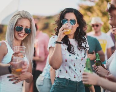 7 Cost-Effective Ways to Travel with a Large Group of People