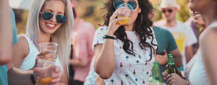 7 Cost-Effective Ways to Travel with a Large Group of People