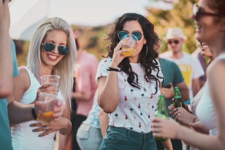7 Cost-Effective Ways to Travel with a Large Group of People