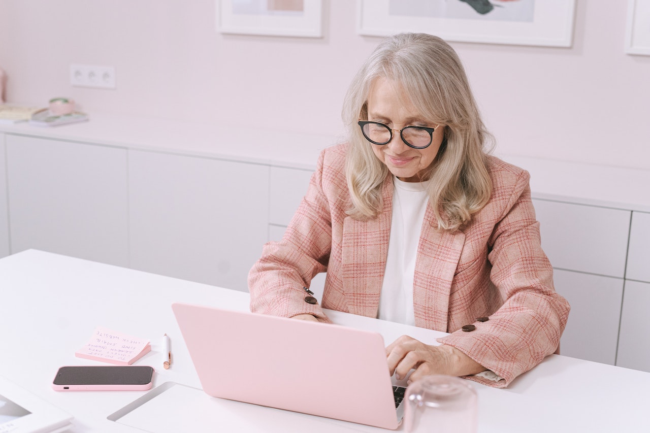how to get work as a scopist