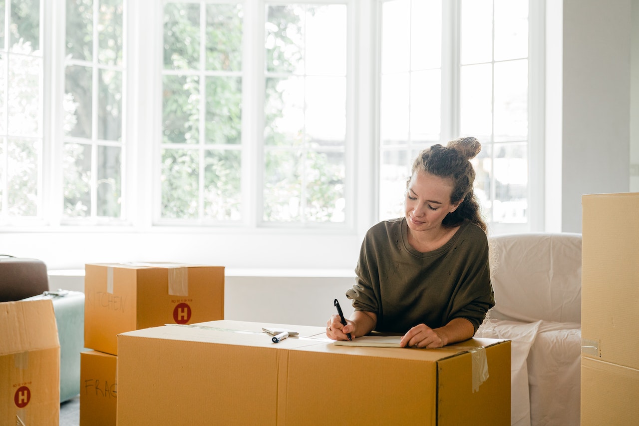 how to move out at 18