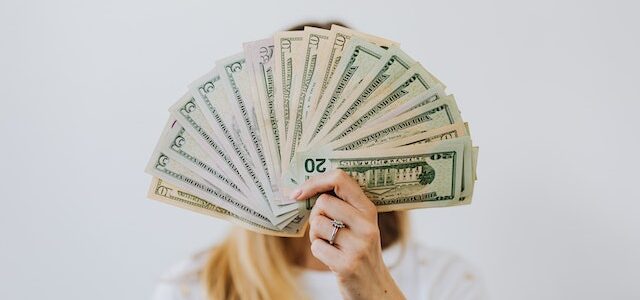 70000 a year is how much an hour