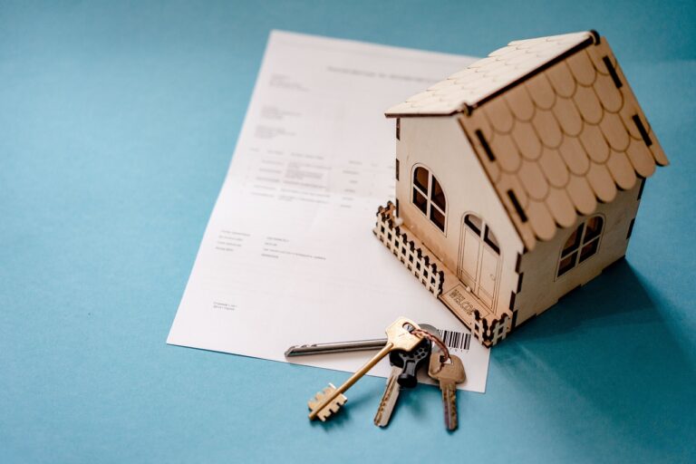 Smart Strategies for Investing in Luxury Homes: A Guide to Maximizing Your Returns