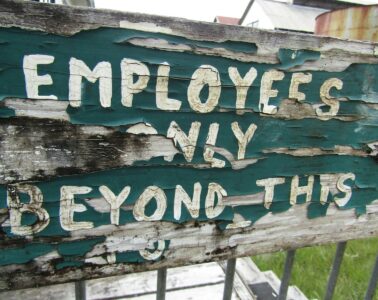 Layoffs on 90-Day Cycle Put Pressure on Federal Workers’ Retirement Planning