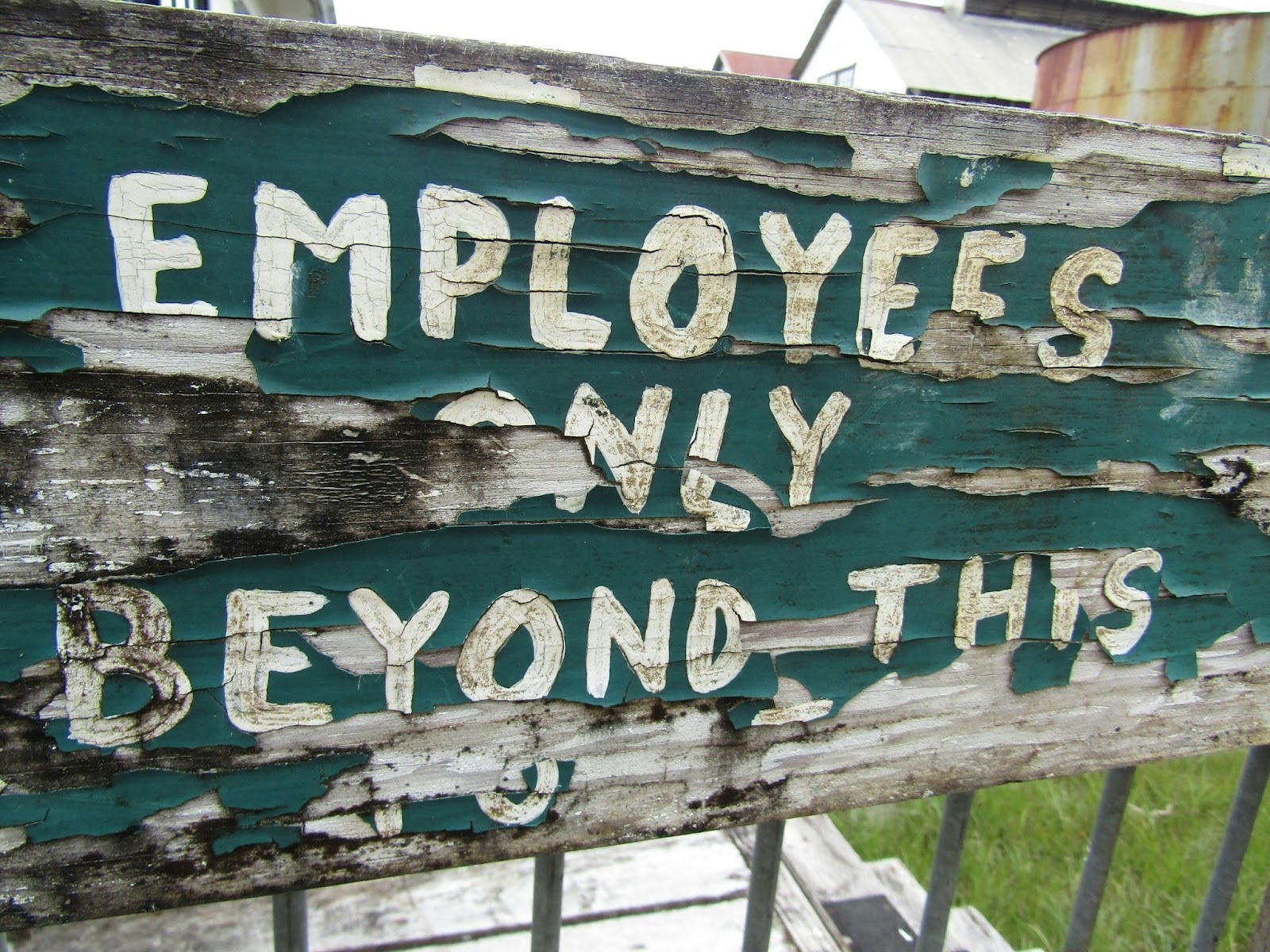 Layoffs on 90-Day Cycle Put Pressure on Federal Workers’ Retirement Planning